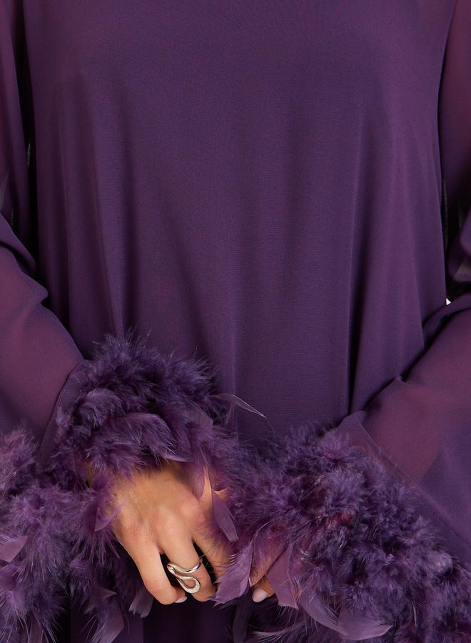 ستايلي فستان طويل سادة بتفاصيل ريش صناعي - Image 3